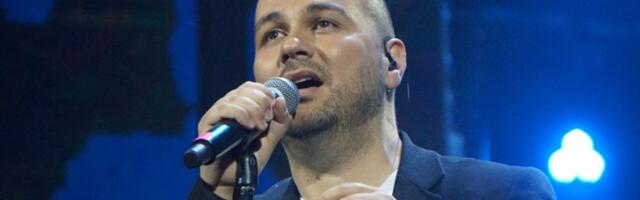 "Tražio sam razlog da preživim": Potresna ispovest našeg pevača koji je kao tinejdžer ostao bez oca