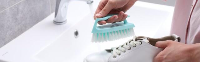 Blistavo bele patike za 5 minuta: Bez mašine i praška žutilo i fleke nestaju kao gumicom