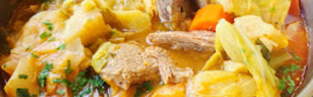 Kako se kuva prvi mladi sladak kupus sa krmenadlama: Majstorski ručak po bakinom receptu, ovo vredi probati