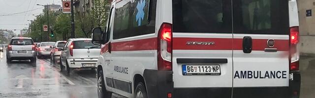 DRAMA NA BANOVOM BRDU: Majka i dete udareni na pešačkom, žena ostala da leži na kolovozu (FOTO)
