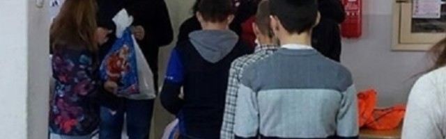 Došao sin iz škole kući pa ga majka upita šta su radili, a onda je zanemela...