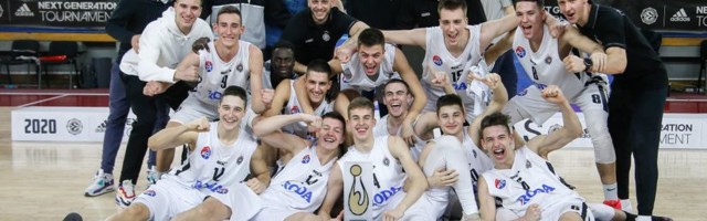 Dogovorena saradnja: Mladi igrači Partizana na kaljenju u Dunavu