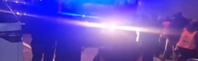 Zapalio se auto ispred "Arene" (VIDEO)