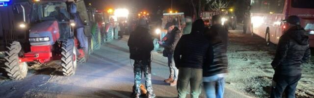 DOMAĆINI TRAKTORIMA IZ STARE PAZOVE KREĆU ZA BEOGRAD: Da podrže Vučića i državu (FOTO/VIDEO)