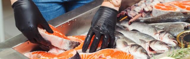 Pala cena ribe na pijacama: Šaran 530 dinara, a tek oslić - Ovo je detaljan cenovnik (TABELA)