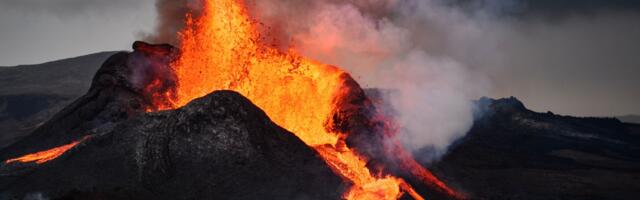 Nestvaran snimak sa Havaja: Vulkan izbacuje lavu i do 380 metara u visinu