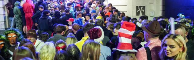 Šta je najbolje pitati na novogodišnjoj žurci, a koje teme izbegavati: Američki naučnici su godinama analizirali modele ponašanja 31. decembra