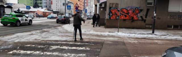 NPS: Umesto da nadležni održavaju trotoare i mostove, teret se prebacuje na građane