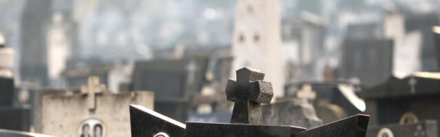 Na groblju je važno da vodite računa: Neki spomenici su nestabilni, evo šta treba da uradite ako to primetite