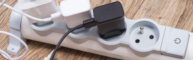 Više nikada nećete baciti glavu od punjača kad čujete koji problem rešava: Greška koju svi pravimo