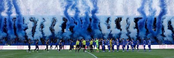 ROMANTIKA SE VRATILA NA KARABURMU: Lopta se opet kotrlja na Omladinskom stadionu - navijači OFK Beograda napravili spektakl