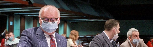 Vesić obmanjuje građane Lazarevca i krši zakone