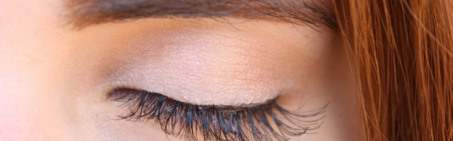 (RECEPT) Napravite same serum za rast trepavica uz pomoć samo 2 sastojka!