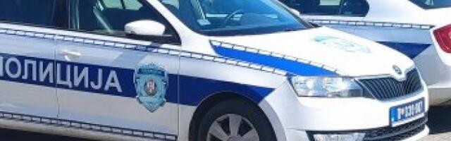 PRELAZILA ULICU IZA AUTOMOBILA! Srećom devojčica (15) nije teško povređena DETALJI NESREĆE NA VRAČARU