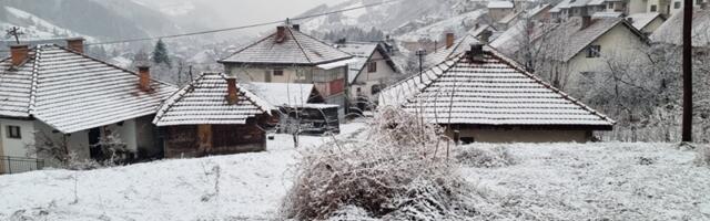 Aprilski sneg obeleo vrhove Zlatara i Murtenice