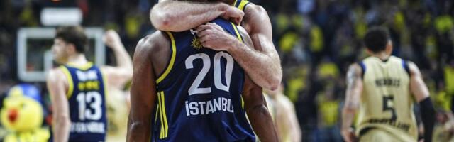 FENERBAHČE GAZI KA PLEJ-OFU: Turski tim u derbiju posle preokreta savladao Olimpijakos