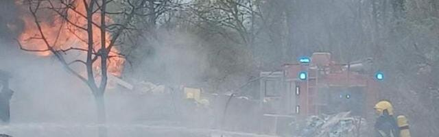 Lokalizovan ogroman požar na Čukarici: Zapalile se 3 barake