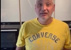 (VIDEO) ČEDA JOVANOVIĆ ZAPLAKAO ZBOG BIVŠE ŽENE: Nje više nema, hodam užasno sam... Njegov prijatelj sve vreme uz njega