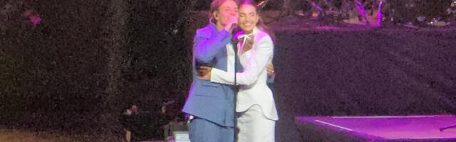 SVI SU BRUJALI O NJENOJ SVAĐI S KOLEGINICOM, A SAD JE NAPRAVILA HAOS NA KONCERTU JAKOVA: Pevačica i Jakov se grlili, držali za ruke, a onda je došao on (VIDEO)