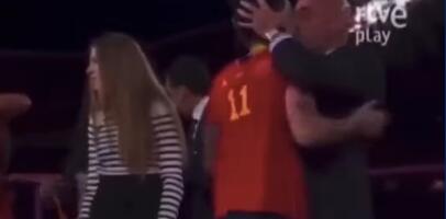 Poljubac predsednika Španskog fudbalskog saveza izazvao gnev