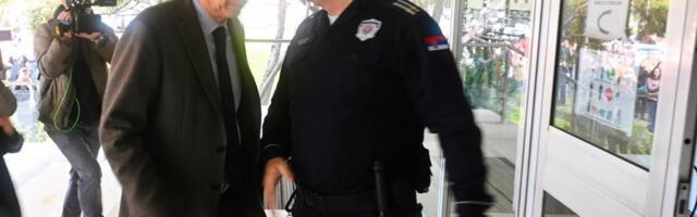 OVO SU PITANJA NA KOJA ĆE REKTOR MORATI DA ODGOVORI: Đokić stigao u policiju na informativni razgovor