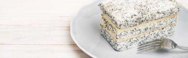 Beli kolač sa makom: Najkremastija poslastica koja se topi u ustima