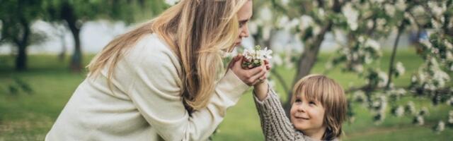 REČENICE KOJE OSTAVLJAJU TRAJNE POSLEDICE: Ovako toksične majke nesvesno sputavaju sinove za ceo život