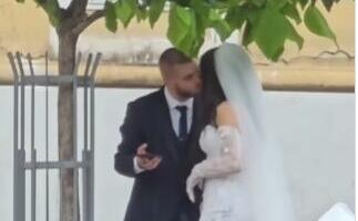 "Može i ovako, bez trubača i galame!" Tiho venčanje u Užicu oduševilo Srbiju: Samo njih dvoje, kiša i čista ljubav (VIDEO)