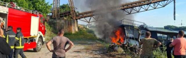 ZAPALIO SE BROD NASUKAN U APATINU: Vatrogasci se bore sa vatrenom stihijom (FOTO)