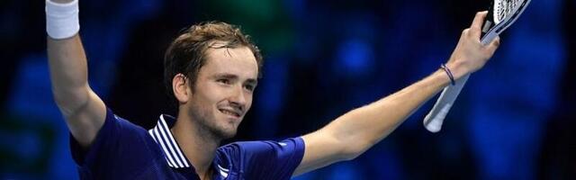 Medvedev odradio svoj deo posla i rezervisao kartu za finale: Čeka se Đoković ili Zverev