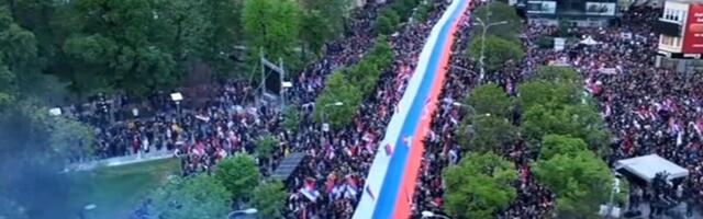 VELIČANSTVENO: Zastava Republike Srpske duga 500 metara razvijena na mitingu „SRPSKA TE ZOVE“ (VIDEO, FOTO)