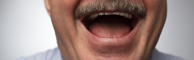 Hodaju Mujo i Haso ulicom i kaže Mujo Hasi...