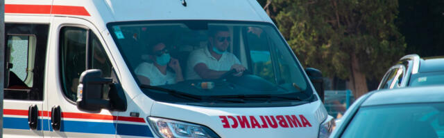 DETE (3) ISTRČALO NA PUT, AUTOMOBIL NALETEO NA NJEGA Nesreća u Rakovici