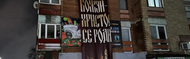 Severna Mitrovica: Policija vratila transparent "Mir Božji, Hristos se rodi"