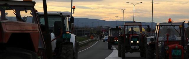 Sastanak poljoprivrednika večeras u Mrčajevcima, nastavljaju se blokade puteva