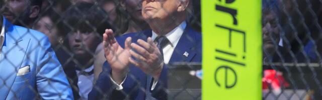 Ovako je Donald Tramp proslavio pobedu Gejdžija nad Topurijom: Ušao s Melanijom u oktagon na kraju