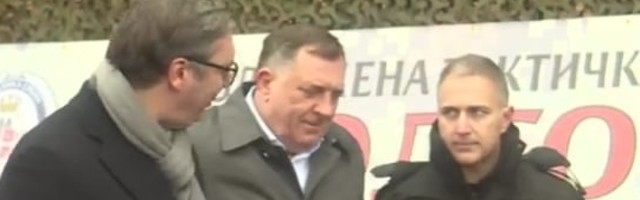 Predednik Srbije prišao predsedavajućem Predsedništva BiH posle vojne vežbe i rekao ove reči