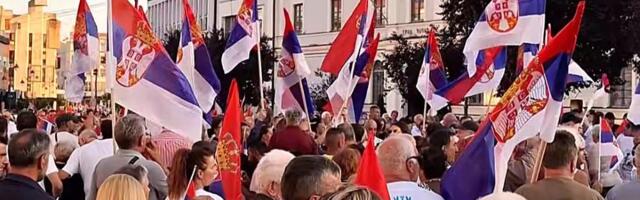 Koškanja i međusobne provokacije na protestnom skupu pristalica i protivnika SNS-a u Čačku