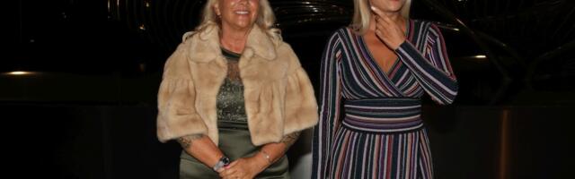 Ilda Šaulić važi za damu s najviše stila na estradi: Lepotu je nasledila od majke a sada su OBE izdanjima oduvale SVE KOLEGINICE