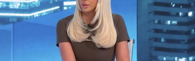 JELENA KARLEUŠA KAO BARBIKA U EMISIJI "HIT TVIT": Elegantnim stajlingom MAMI UZDAHE - sve oči u uprte u njene VITKE noge! (FOTO)