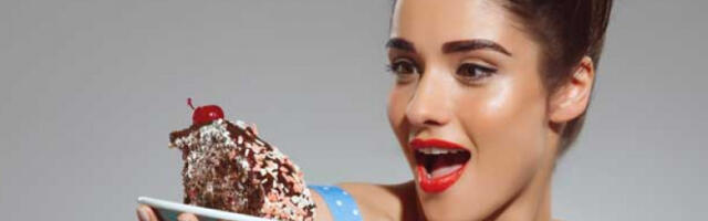 Зашто, али ЗАШТО увек имате места и за нешто слатко?