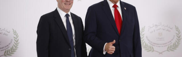 Стармер и Трамп разговарали о безбедности Ормуског мореуза