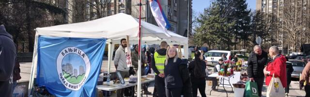 Zbor Banjica nastavio akcije podrške studentima, razvijen transparent pored štanda SNS