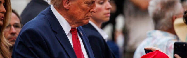 Аксиос: Трамп разматра нове ударе на Иран