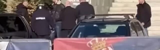 Uhapšen Pijanista zbog grafita ispred Skupštine (VIDEO)