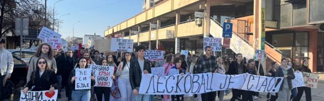 Okupljanje studenata sutra ispred pozorišta u Leskovcu – protest u dva čina