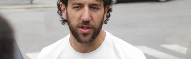 IGRAO ZA ZVEZDU, PA JE ISKULIRAO, A SADA DIŽE PARTIZAN U NEBESA: Vasa Micić emotivno govorio i o Žocu