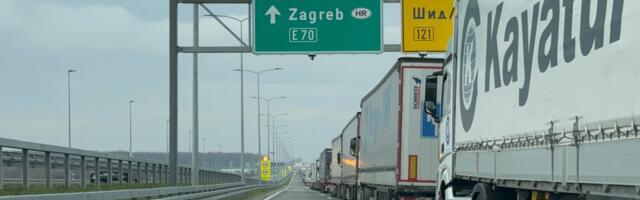Automobili na Batrovcima na izlazu iz Srbije čekaju sat vremena