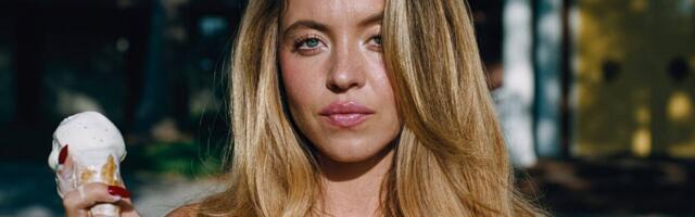 Sidni Svini ponovo pravi haos: Popela se na binu na festivalu, pobacala donji veš u publiku (video)