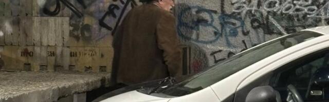 Ovo je blokaderski heroj: Pogledajte šta radi nasred ulice u Užicu - da vam pripadne muka (FOTO)